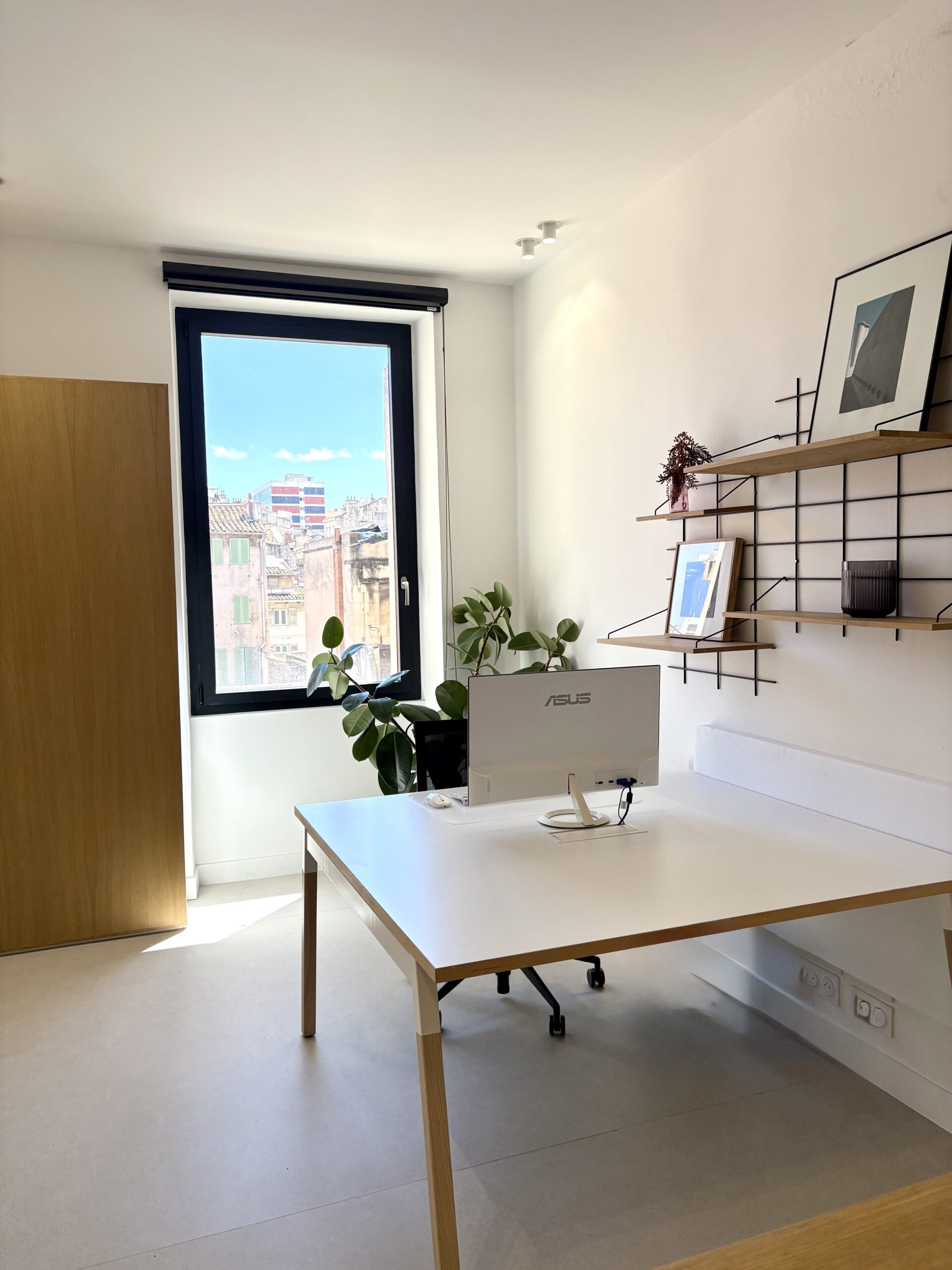 Bureau 02 3 1 Scaled